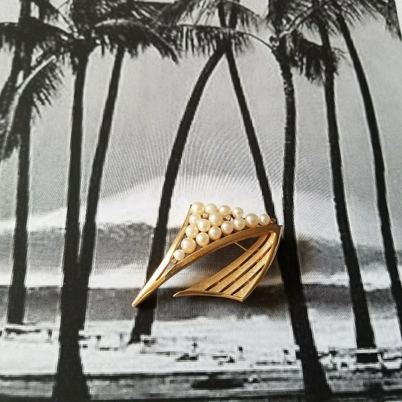 Amazing VTG Trifari Sailboat Brooch - Picture 3 of 5